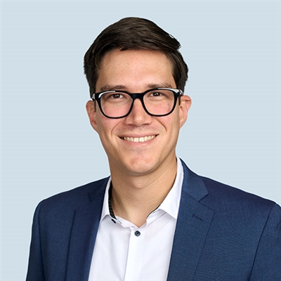 Headshot of Alejandro Reyes