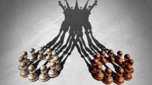 The shadows of two circles of 11 chess pawns each join to form a crown