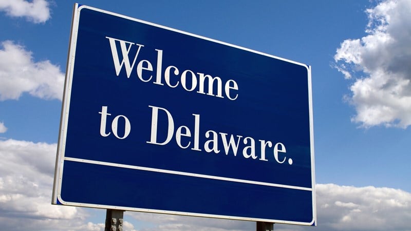 A blue sign reading Welcome to Delaware