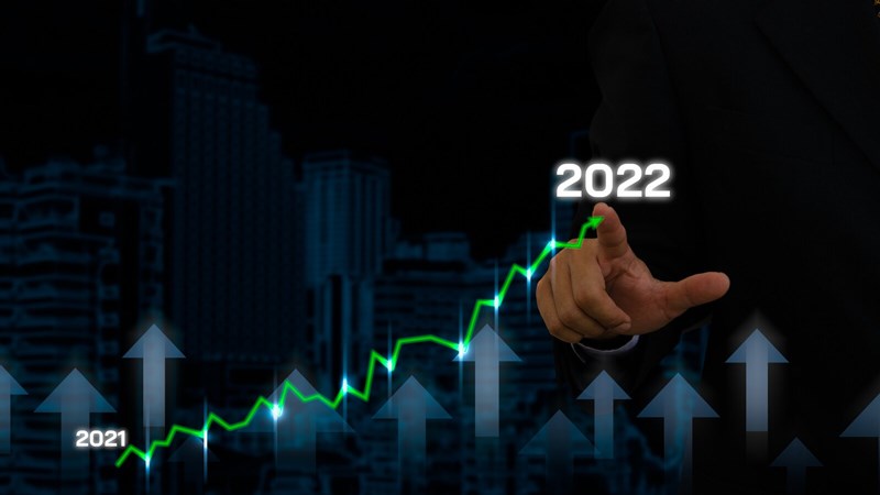 Dots connected by green lines rise upward on graph of arrows beginning with 2021 and ending with finger pointing at 2022