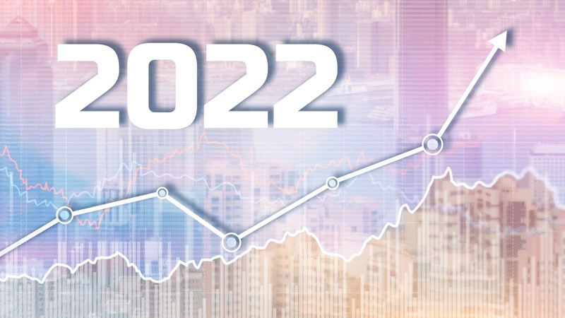 Year 2022 with line graph going up and conceptual city skyline in background