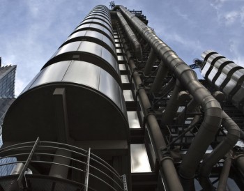 Worm´s-eye view of the Lloyd´s of London building