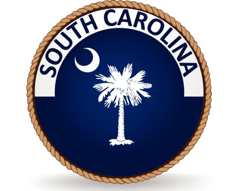 A rope circles the words SOUTH CAROLINA and a white palmetto and crescent design on a blue background